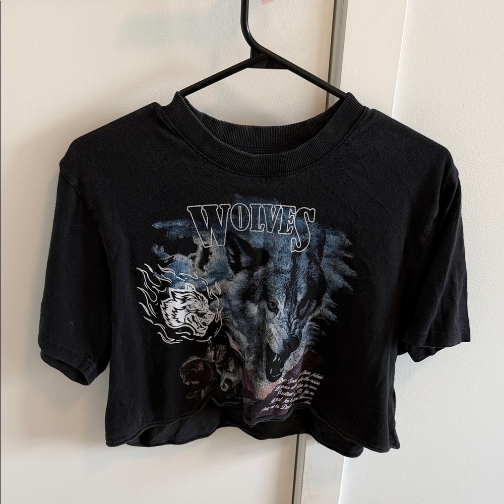 Wolves Graphic Cropped Tee - Black